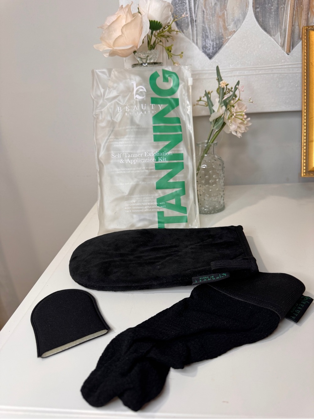 5/25$ Earth Black Self-Tanning Mitt & Exfoliating Kit